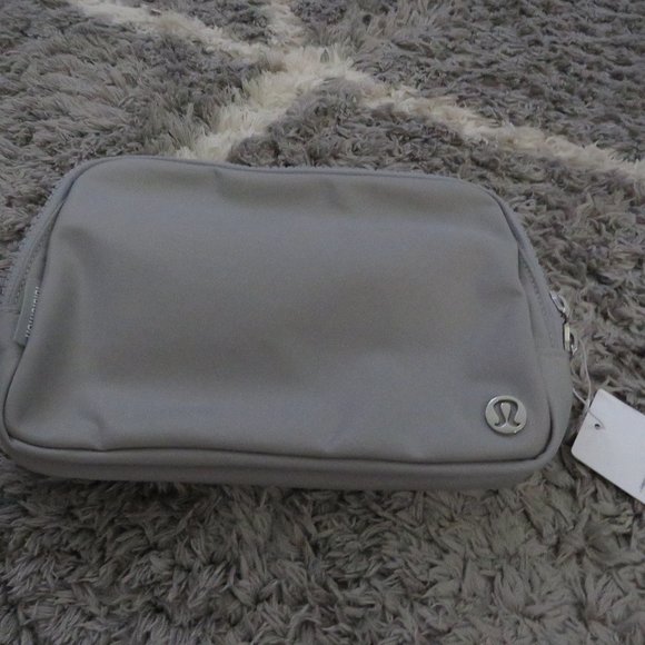 Lululemon Silver Gray Drop Wear Everywhere Belt Bag LargeNWT